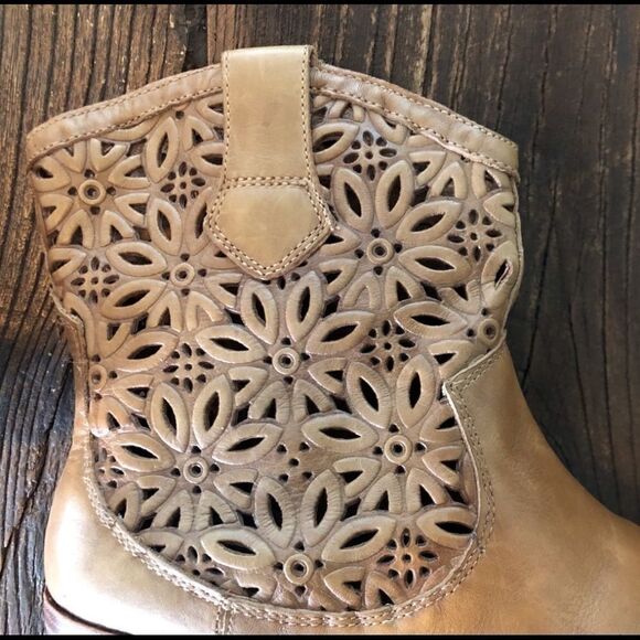 Corso Como Spiro - Whiskey Burnish Laser Cut Boots - Picture 3 of 11